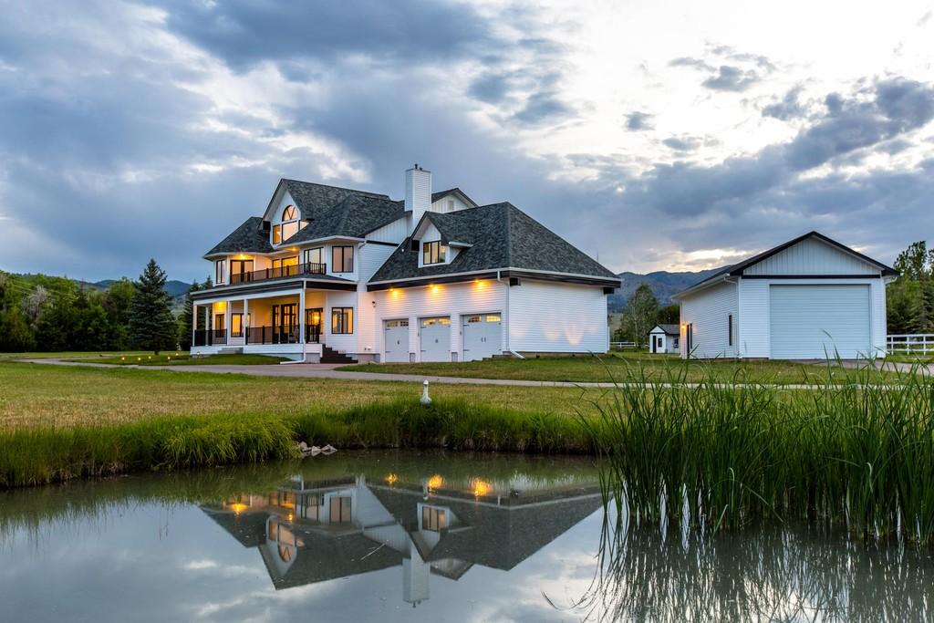 Colorado living with mountain views