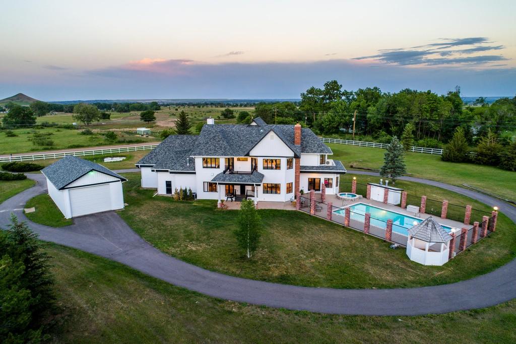 Colorado estate with mountain and sunset views