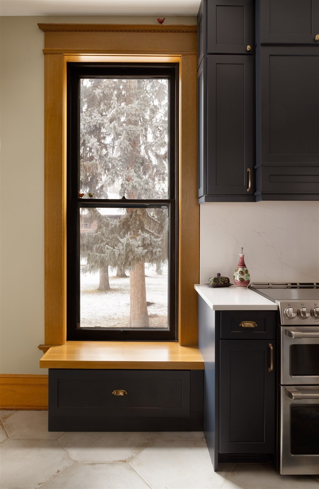custom bench in kitchen remodel 